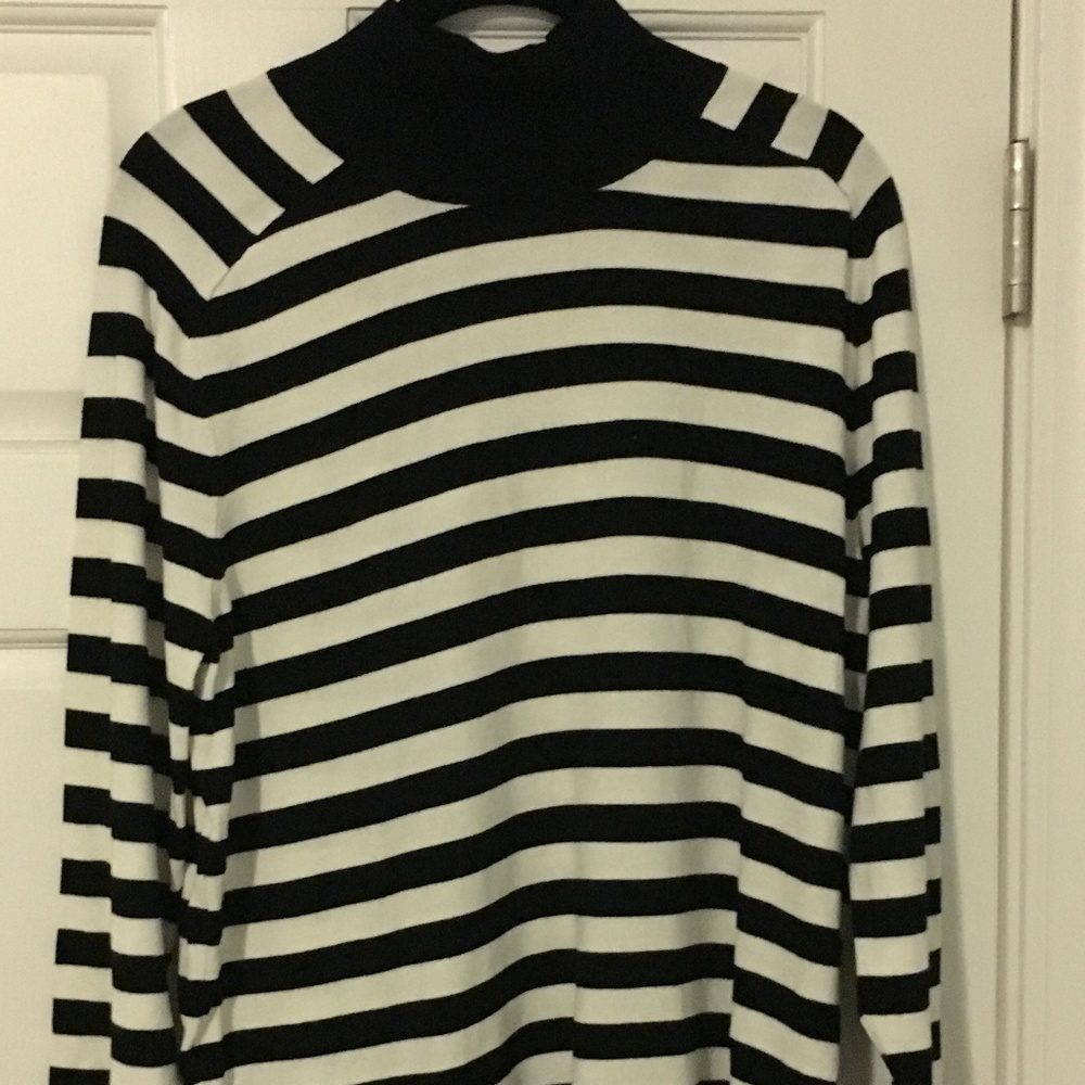 Sweater Apt 9 black and white pattern